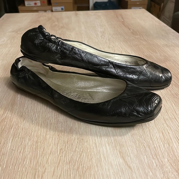 Dolce & Gabbana Black Crinkled Leather Flats - 38.5 - Picture 2 of 10